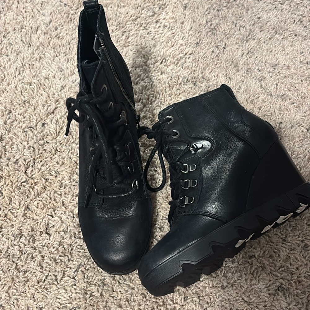 Sorel black wedge boots size 7